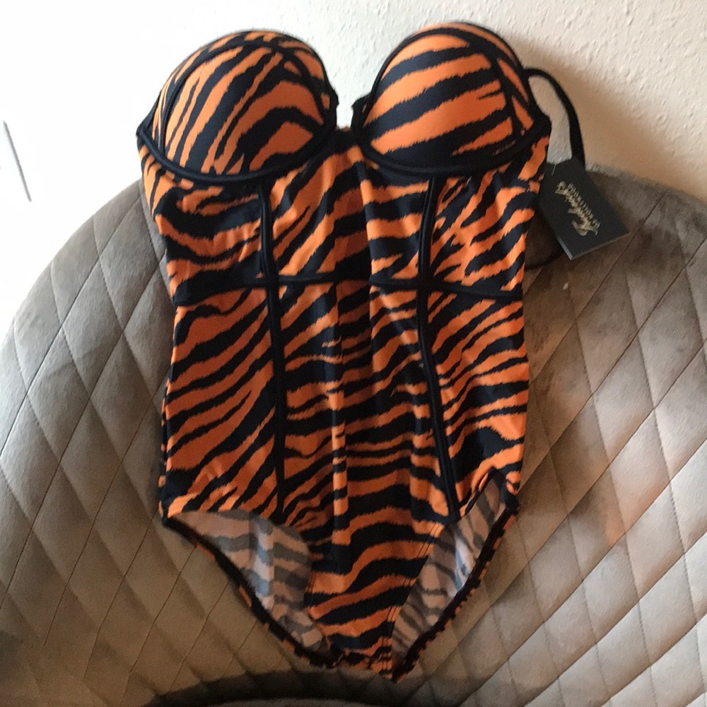 New Bondi Heat U/wire one piece swimsuit size S